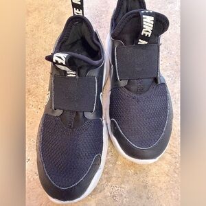 Nike Kids' Flex Runner 3 Sneakers